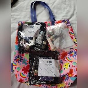 ESTEE LAUDER Bag And 3 Unopened Bags Of Estee Lauder Products. (New)